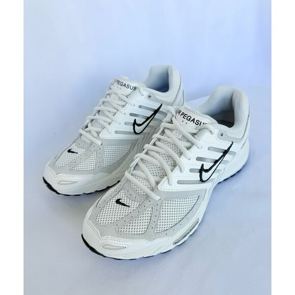 * 10 WOMEN'S NIKE AIR PEGASUS 2005 WHITE / BLACK RUNNING SNEAKERS HQ5718-103 - Picture 2 of 8